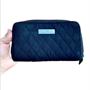 Vera Bradley Black Wallet - Zip up
